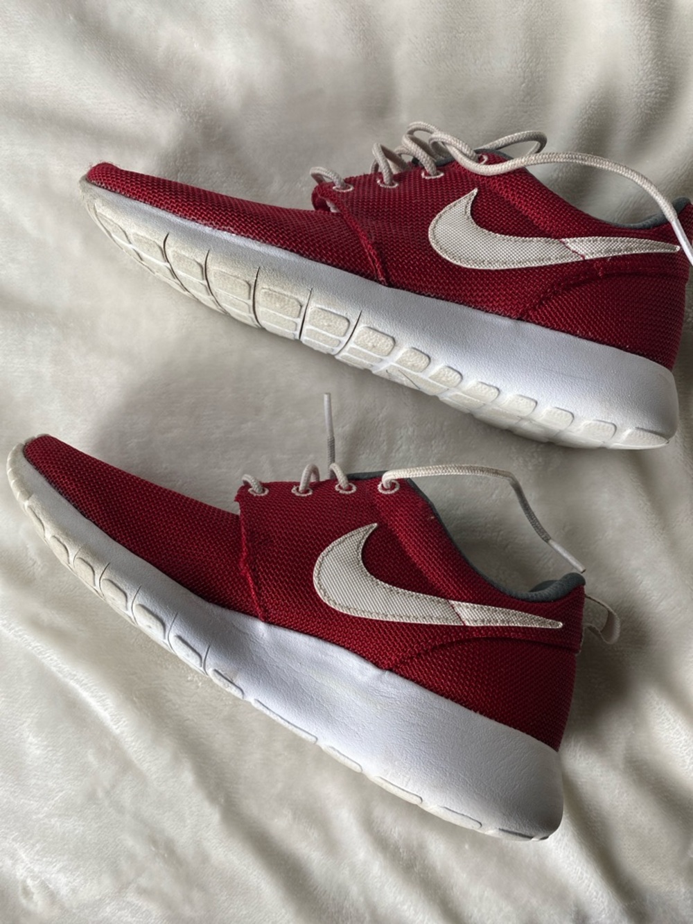 Red Nike Roshe Run - Picture 5 of 8